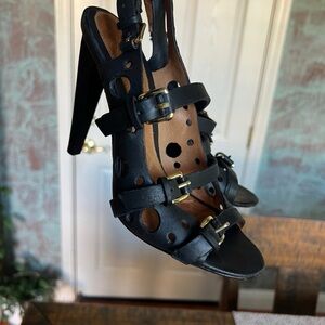 L.A.M.B. Gwen Stefani BLACK LEATHER STRAPPY SANDALS
Size 7.5M Sexy Rocker Chic!!